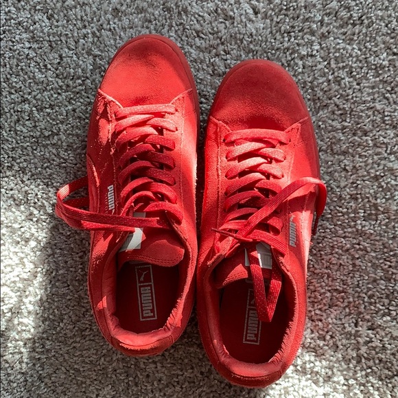 Shoes - Red Pumas